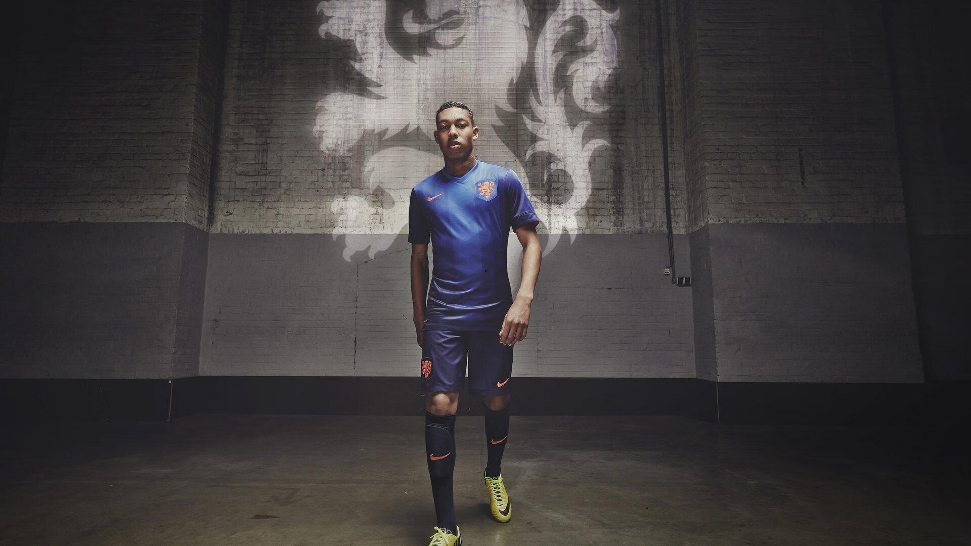 卡拉格呼吁萨拉赫直面媒体，沉默非良策，领袖当担责